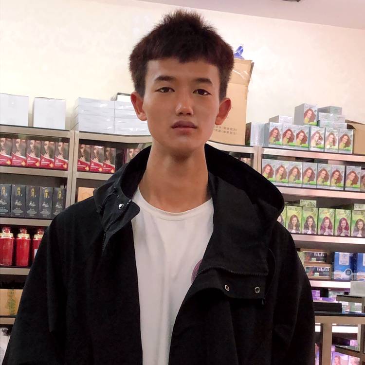 小熊猫等待洁净的照片