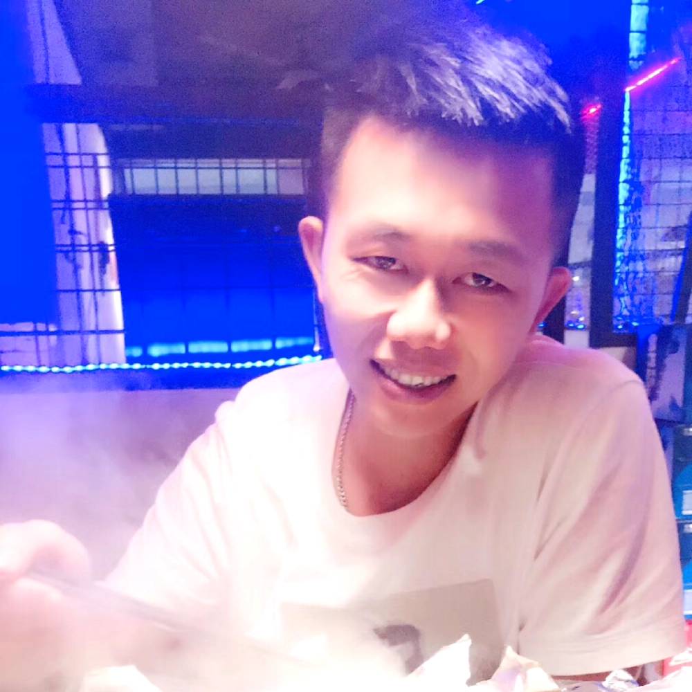 帅气蜂王的照片