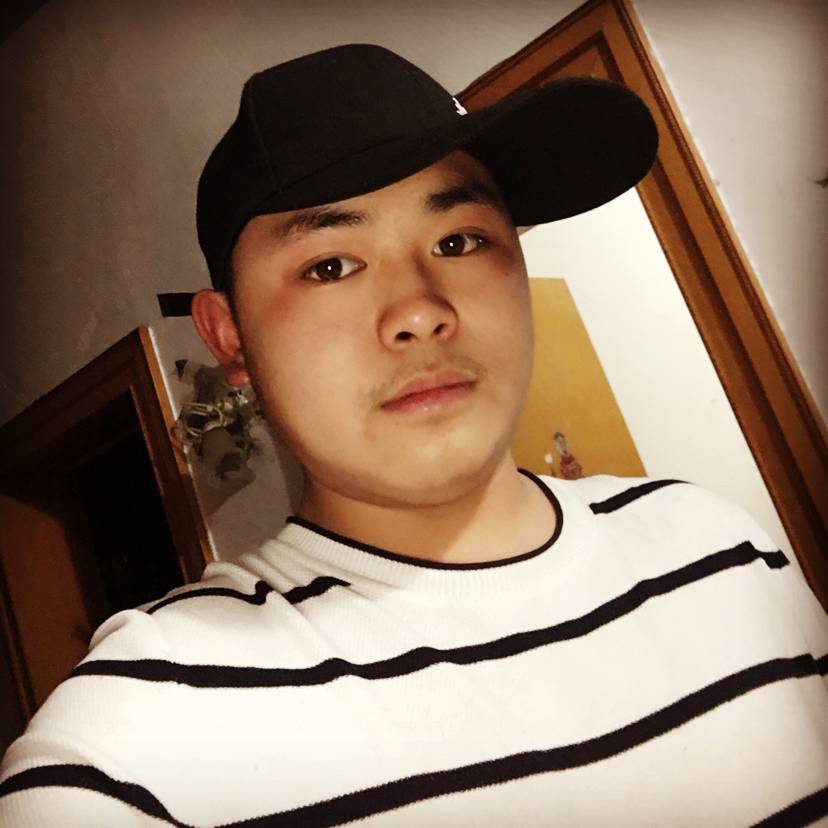 眼睛蹙眉怕孤独的照片