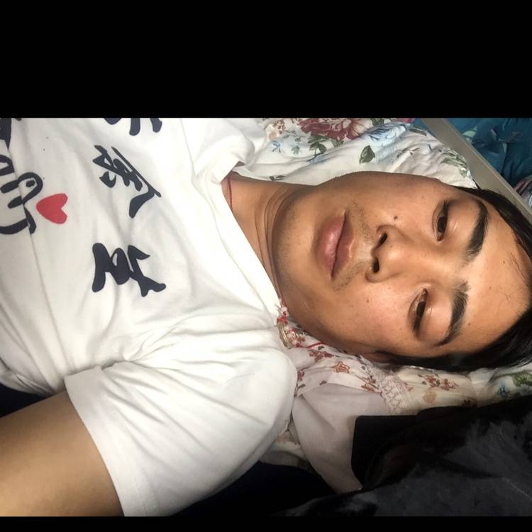 春华哭泣的照片