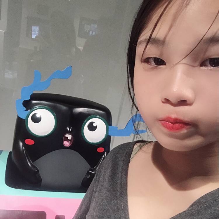 现代倾心猫咪的照片