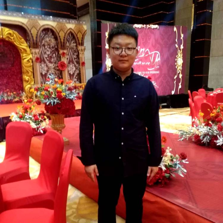 爱点心的嗜甜男士的照片