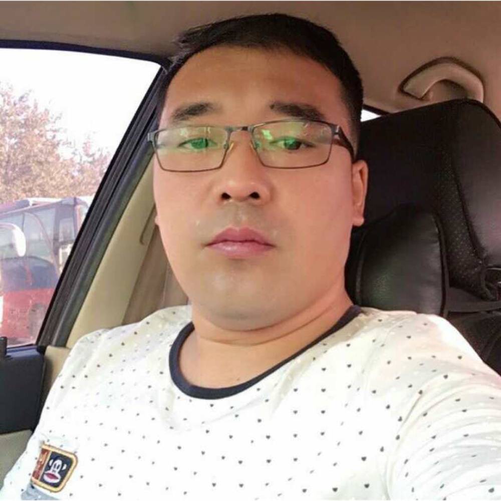甜美吃醋白猫的照片