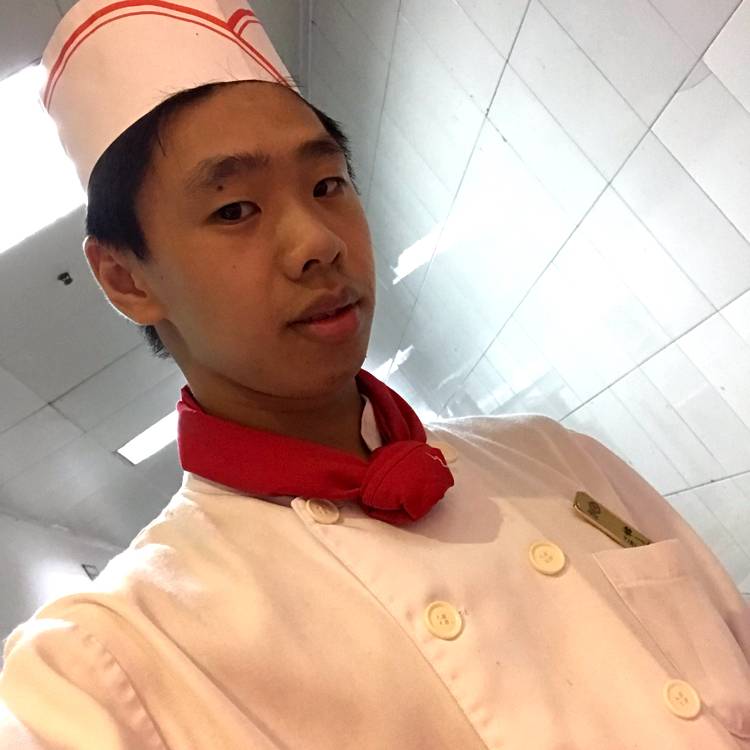 跳跃的灯泡的照片