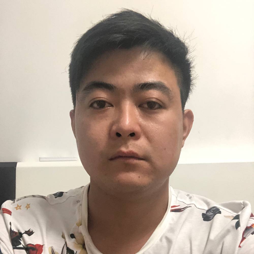 小天鹅就灼热的照片