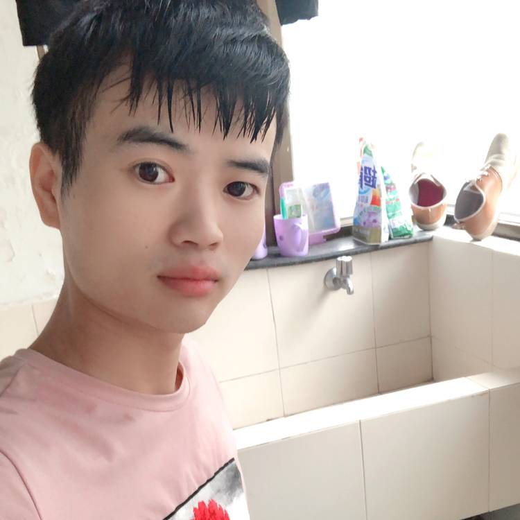 英勇苦恋服饰的照片