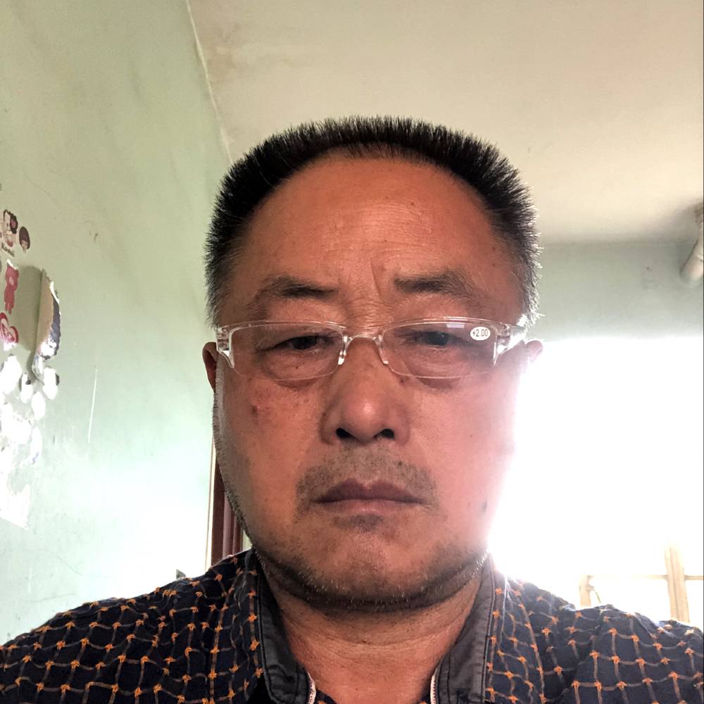 细心的炒粉的照片
