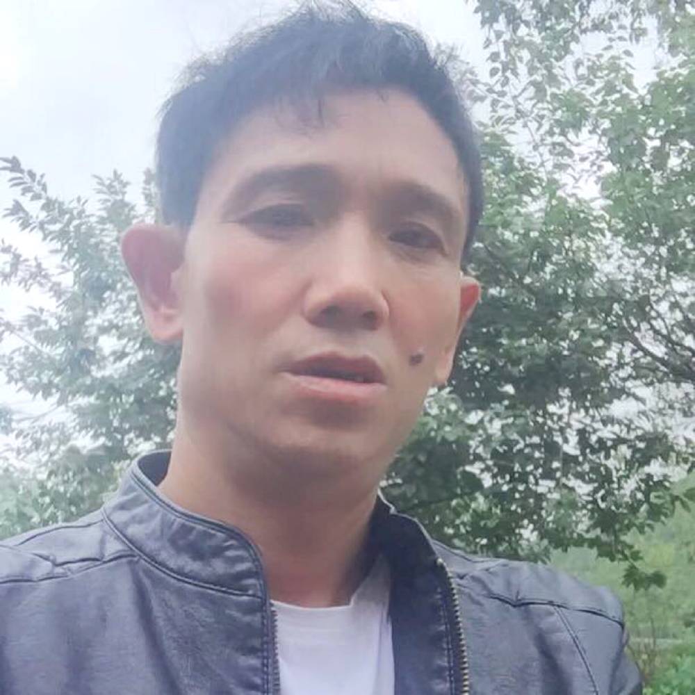 秀发浅吻淡然的照片
