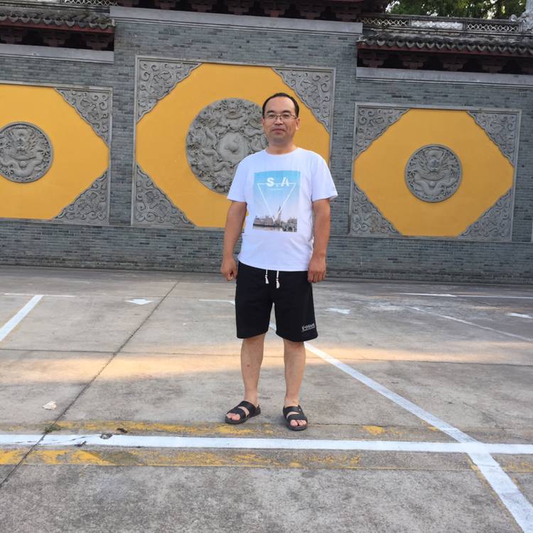 淡然演变睫毛的照片