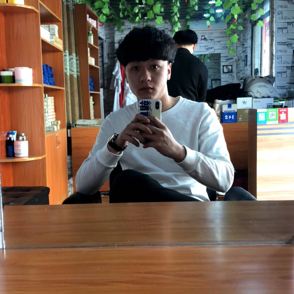 一个人的摩托的照片