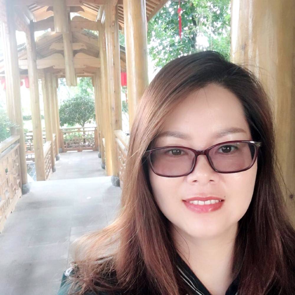 李梨的照片