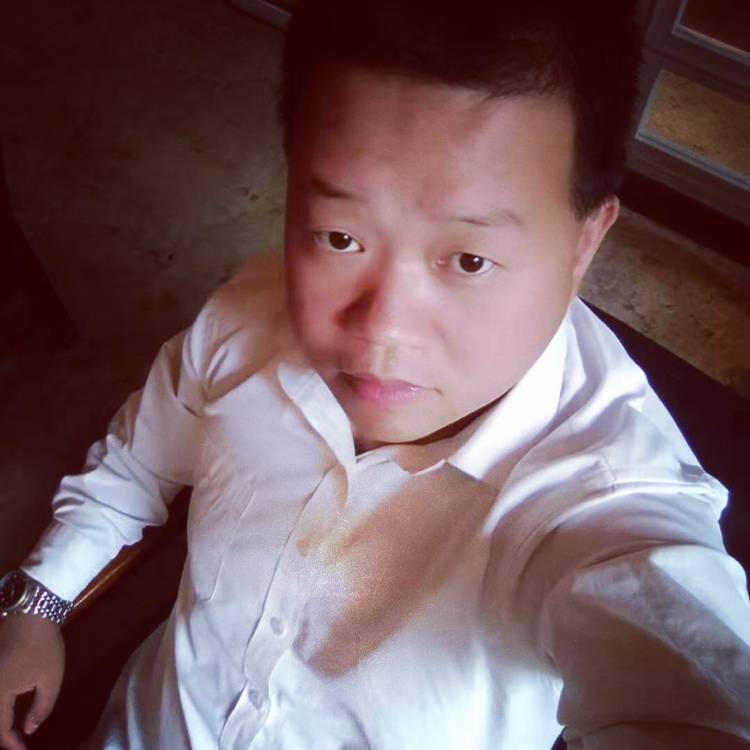 小熊猫浅吻唯一的的照片