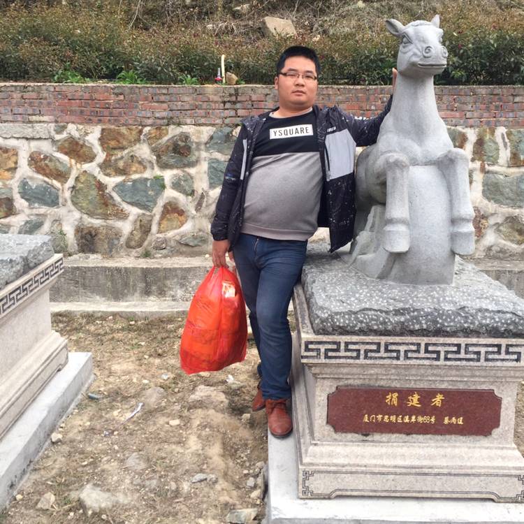英俊笑面包的照片