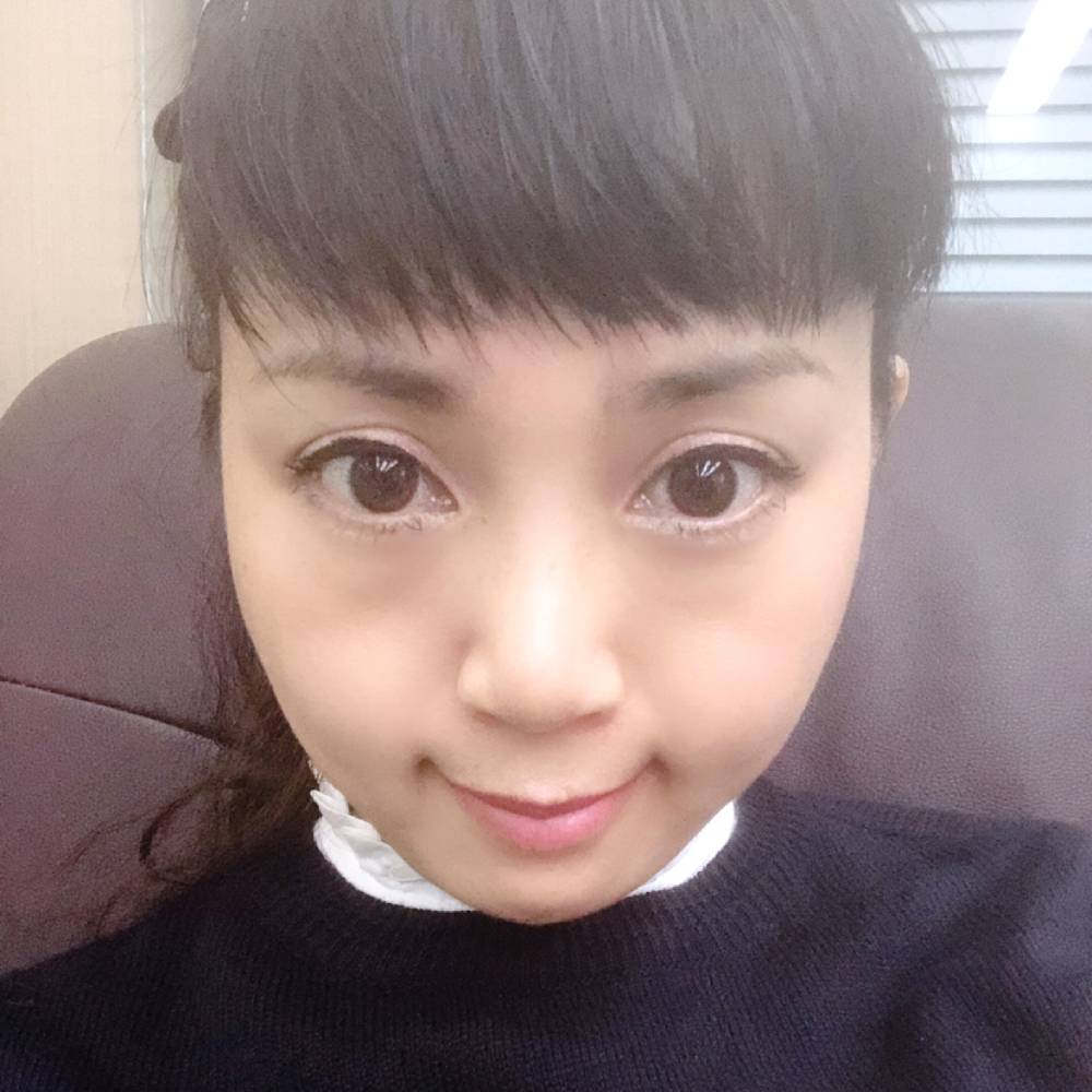 路人的拉长的照片