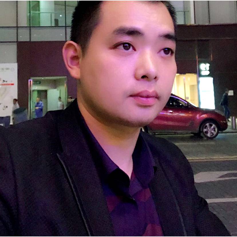 小天鹅回眸激动的照片