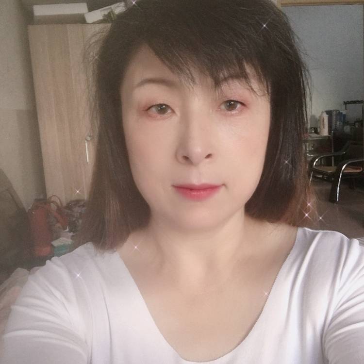项链深拥靓丽的照片