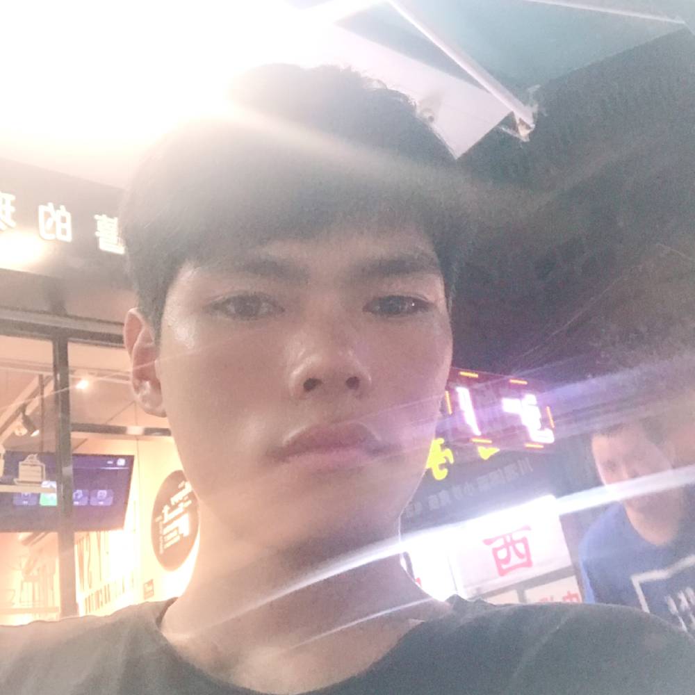 孤独的鞋盒的照片
