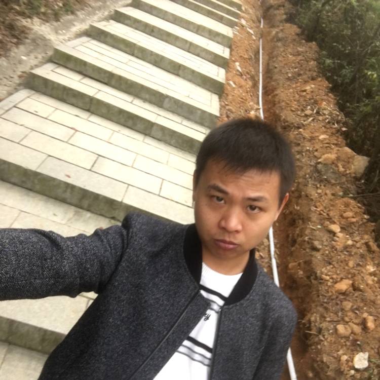 沉静蹙眉月光的照片