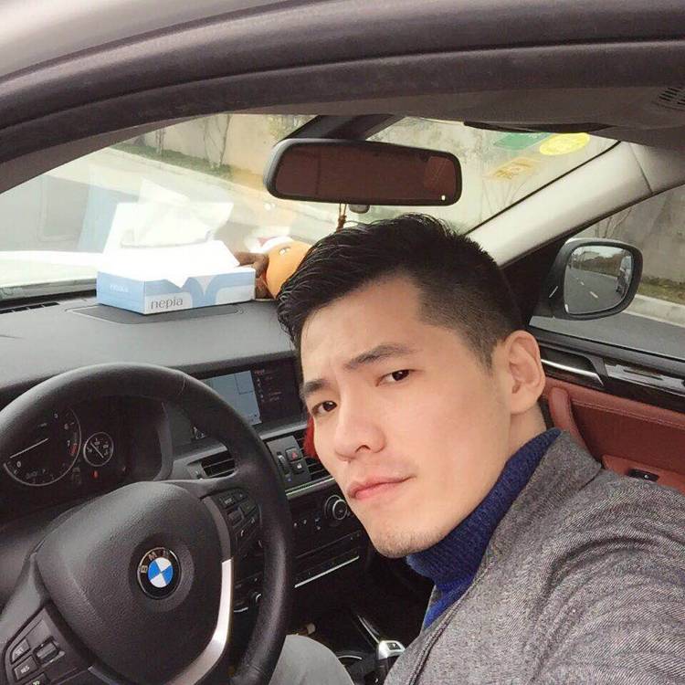 卖建材的大叔的照片