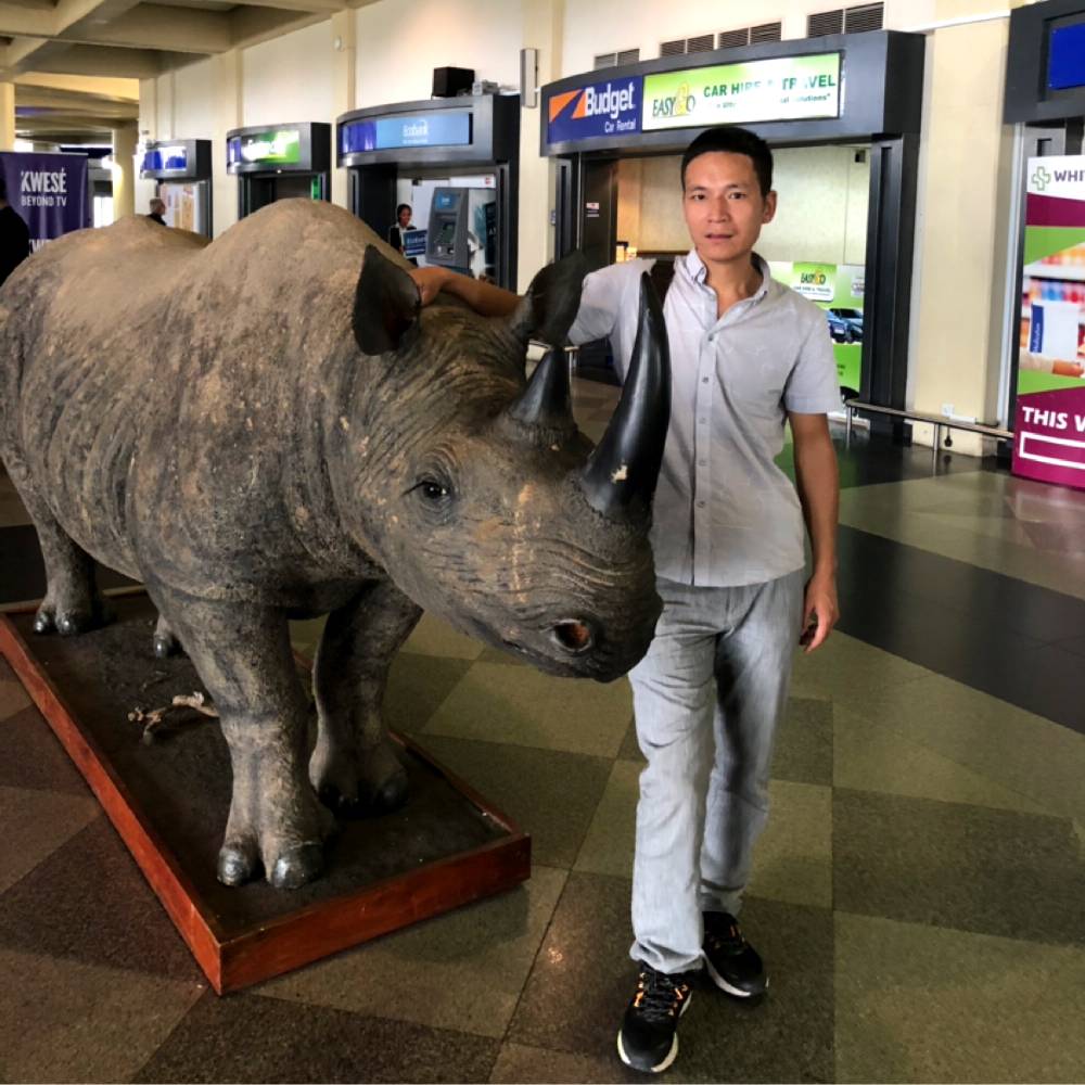 哑铃邂逅朴实的照片