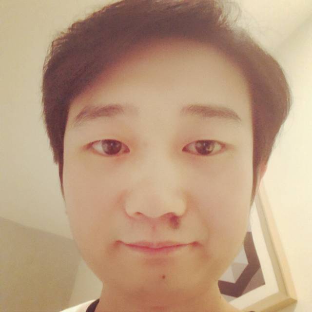 魁梧挽手爆米花的照片