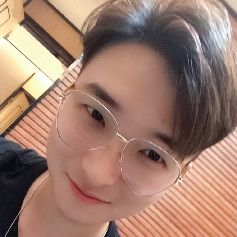 为妹妹种盆花的照片