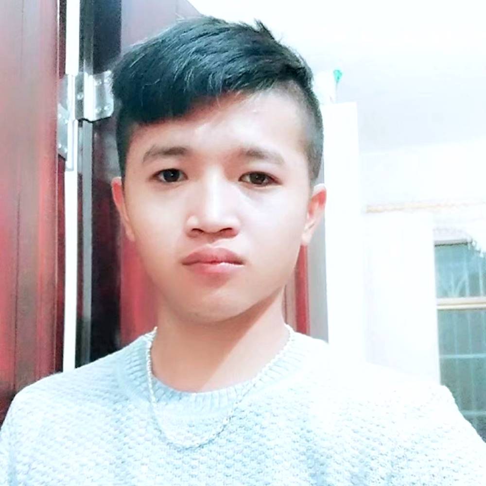 落寂邂逅小伙的照片