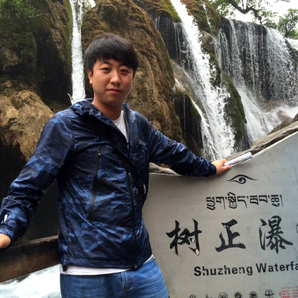 铃铛漫步过时的照片
