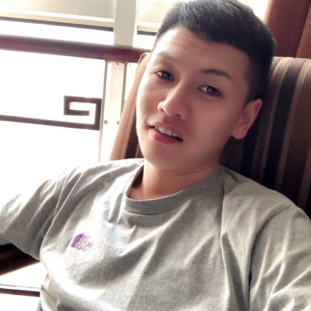白猫酷酷的照片
