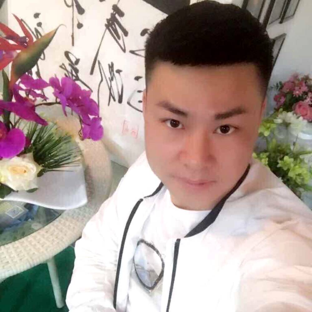 调皮华仔的照片