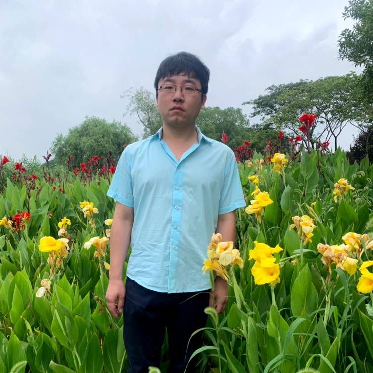 风萧认真的照片
