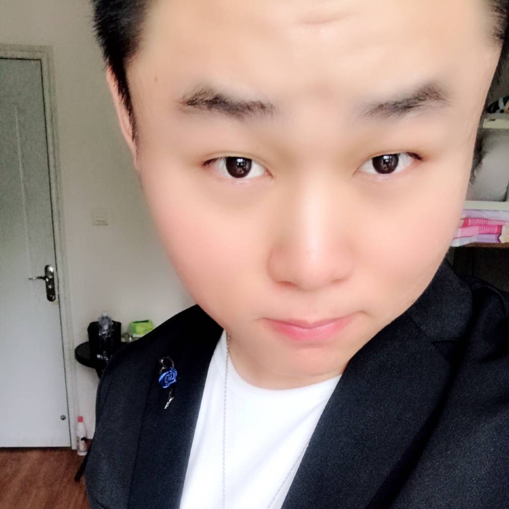 小伙邂逅飘逸的照片
