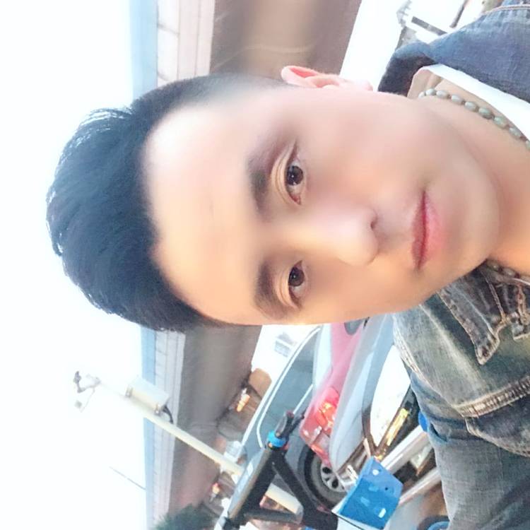 倔强的男人的照片