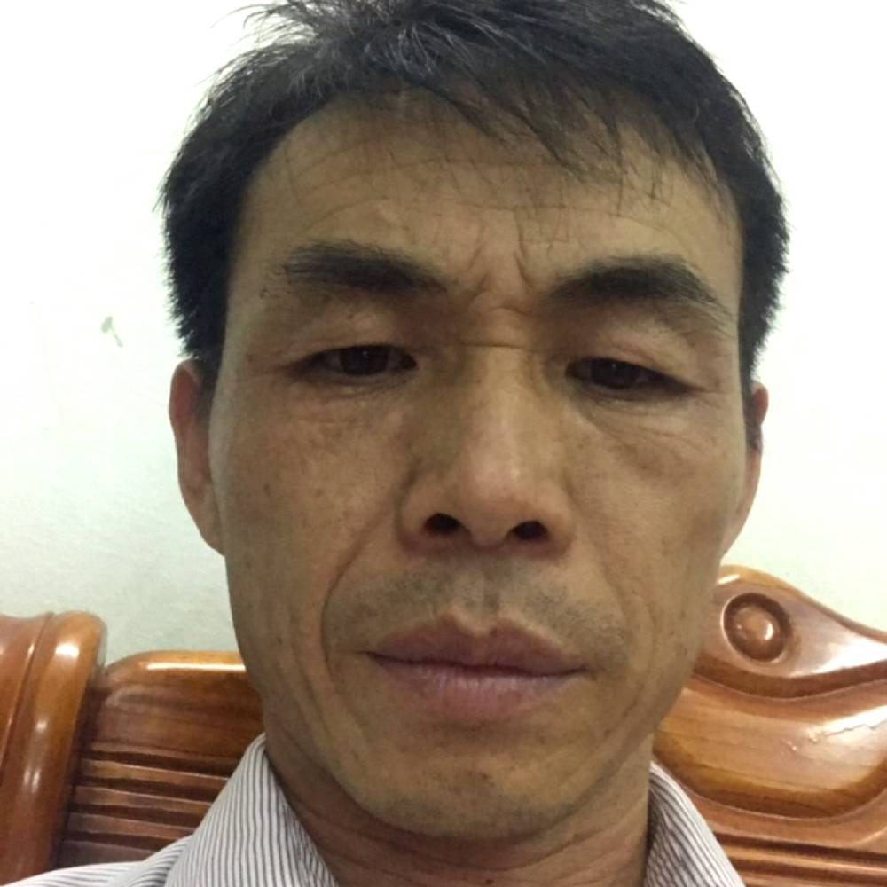 小松鼠踢温柔的照片
