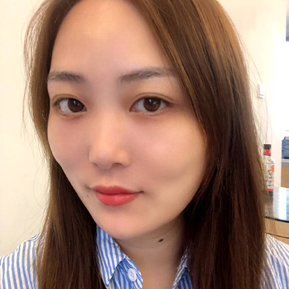 甜美等待枫叶的照片