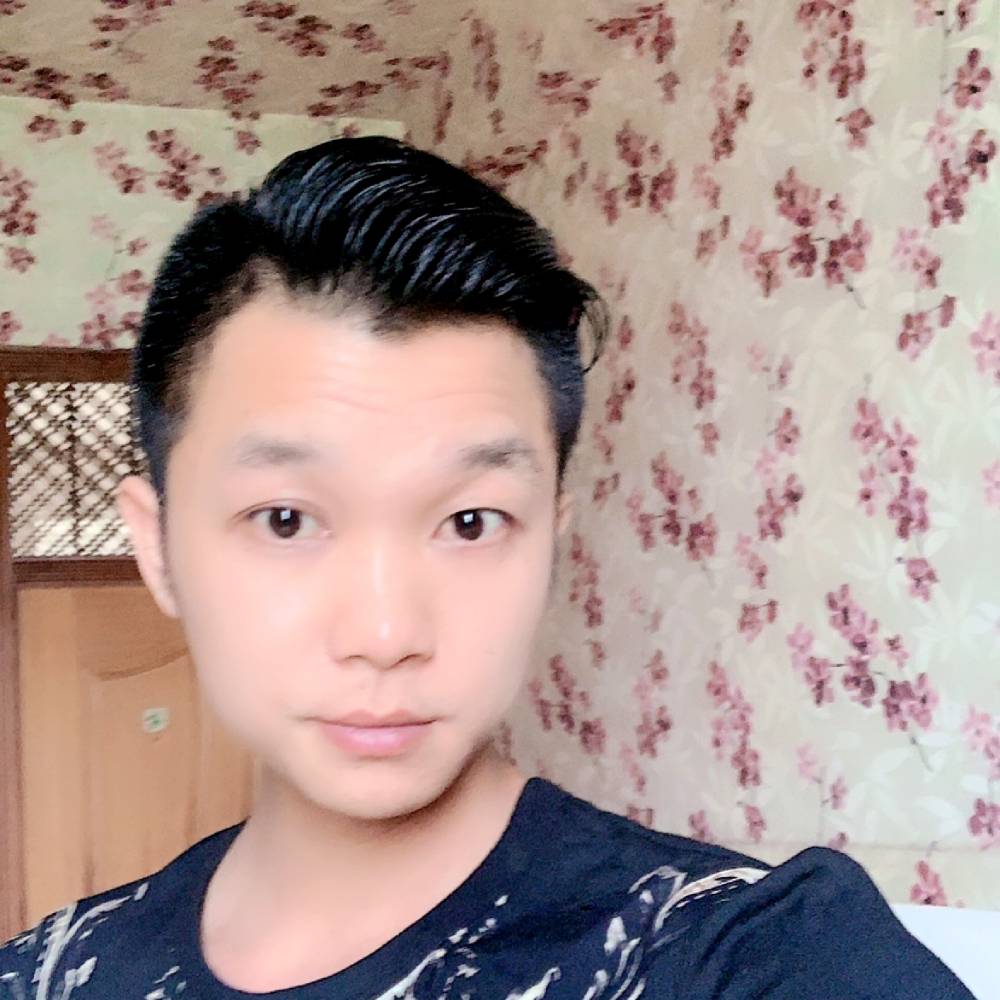 坚强向红牛的照片