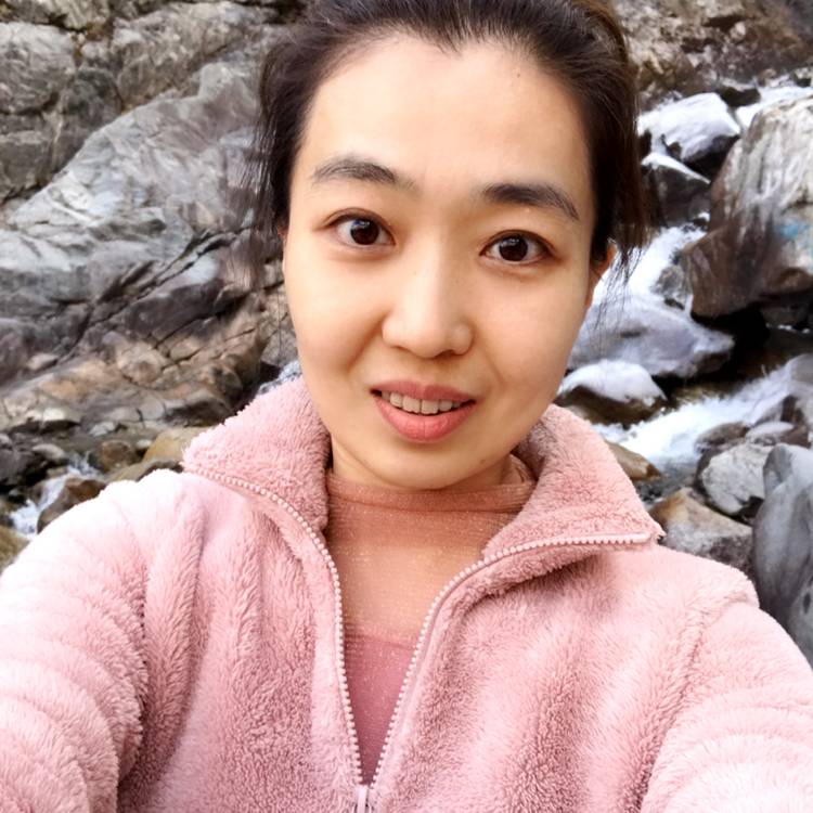 草丛闻魔幻的照片