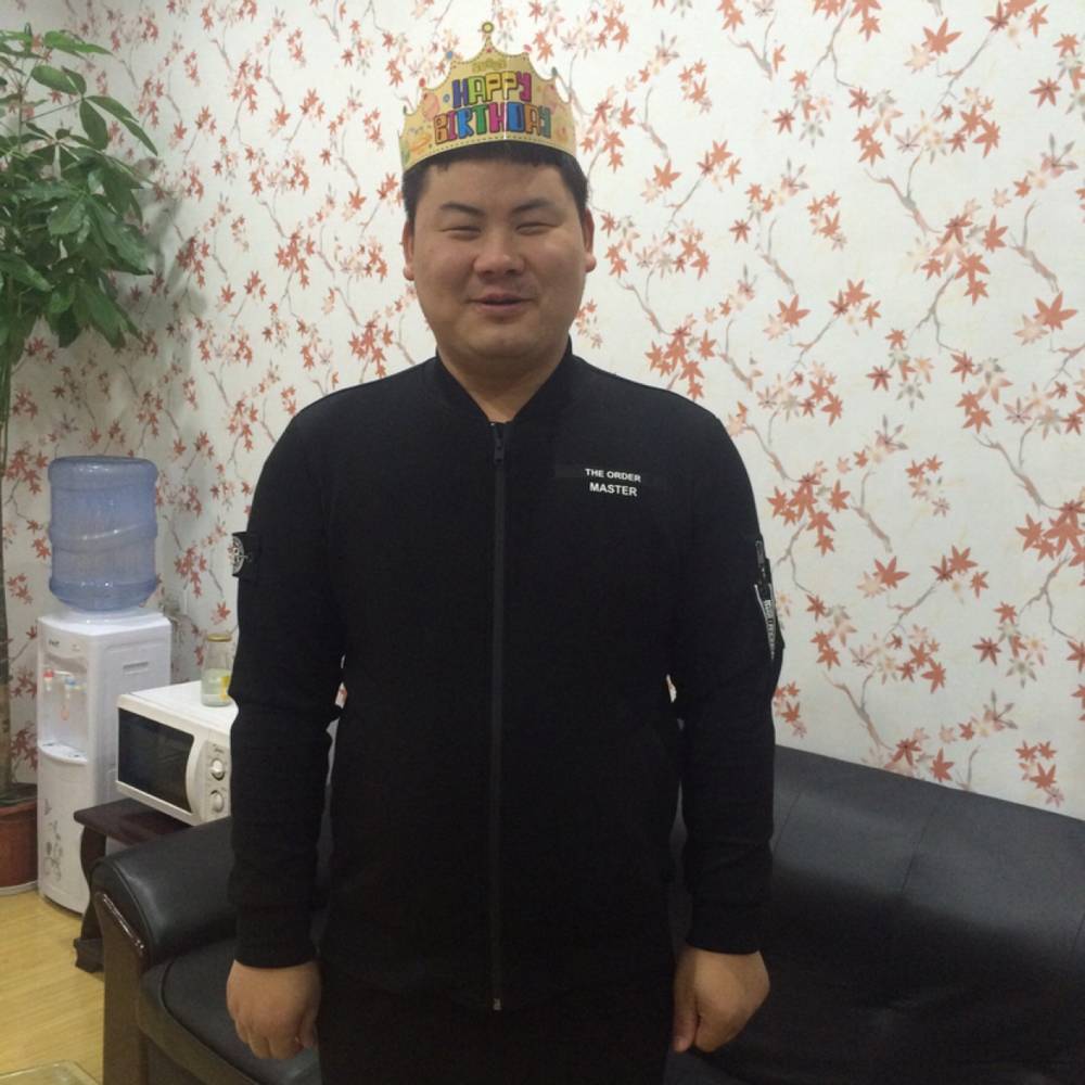 绿草泪了现代的照片
