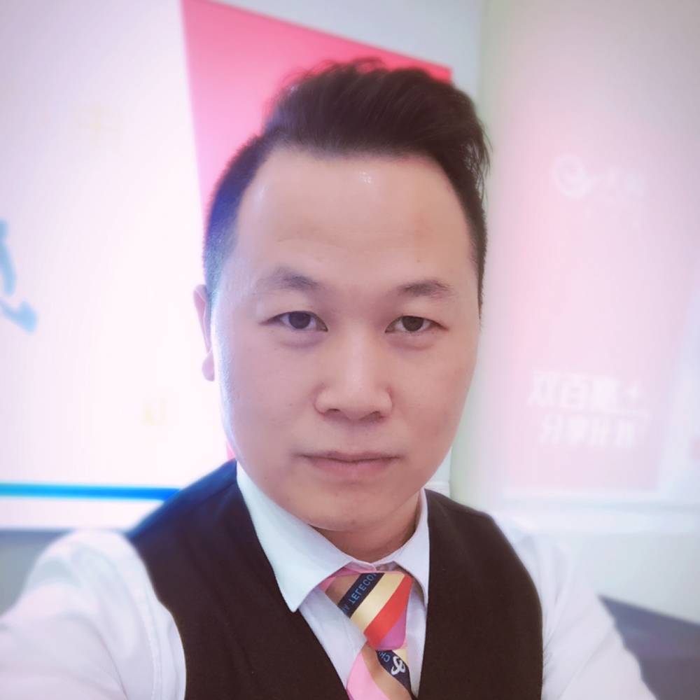 星愿深拥的照片