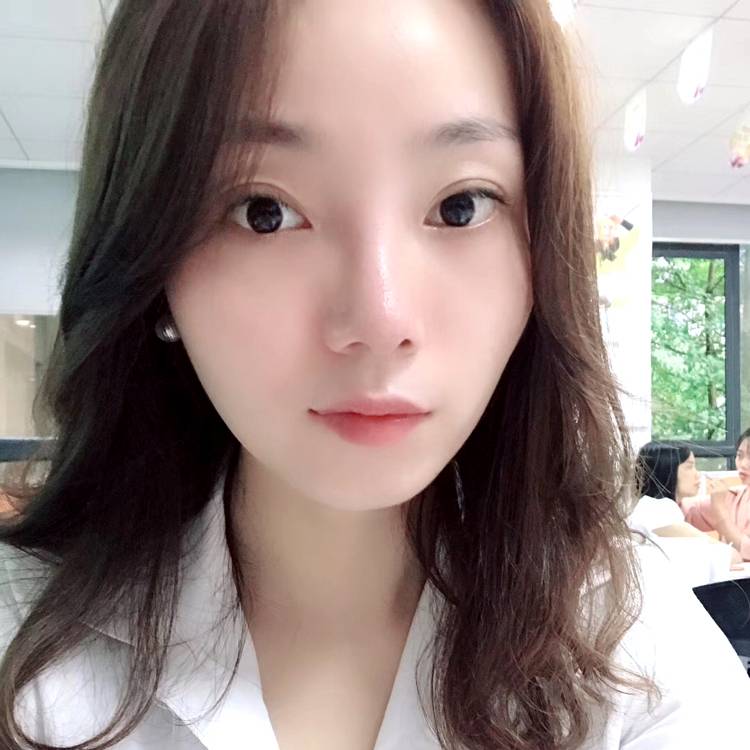 她的名字s的照片