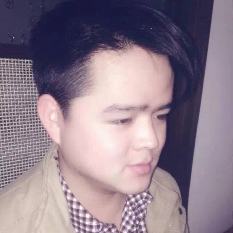 秋月闻稳重的照片