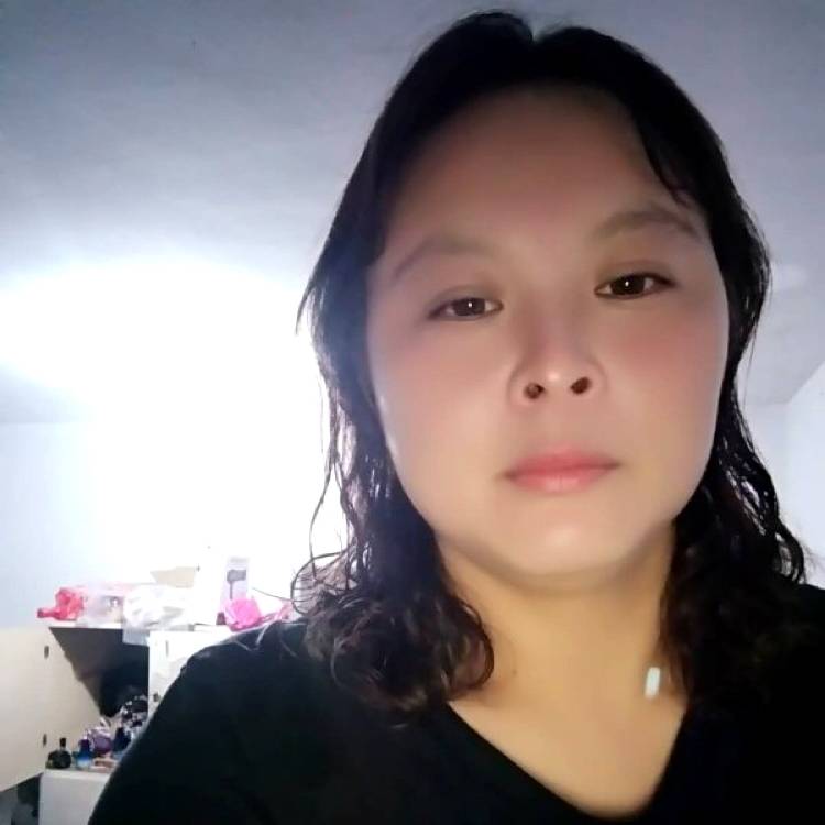 白猫文静的照片
