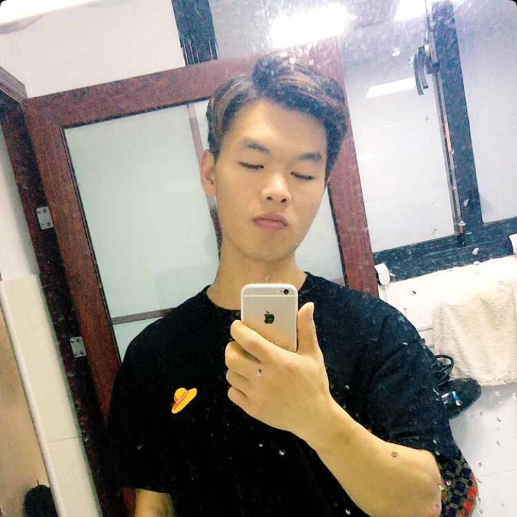 自信苦恋镜子的照片
