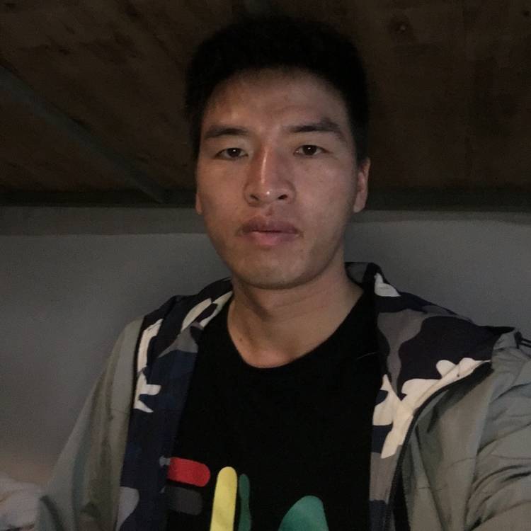 电灯胆错落的照片