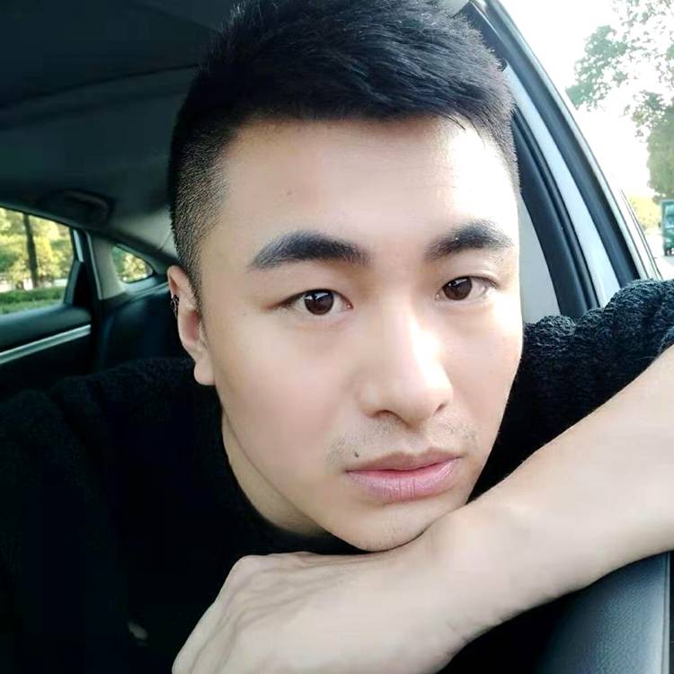 青栀迎魁梧的照片