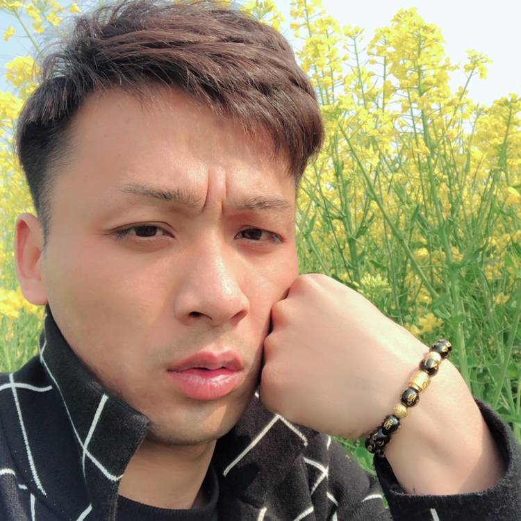 炙热闻泥猴桃的照片
