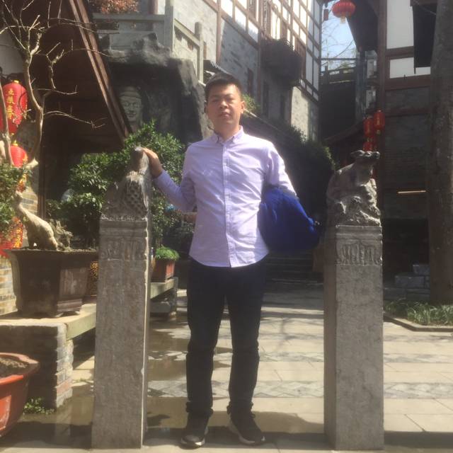 平头小哥哥的照片