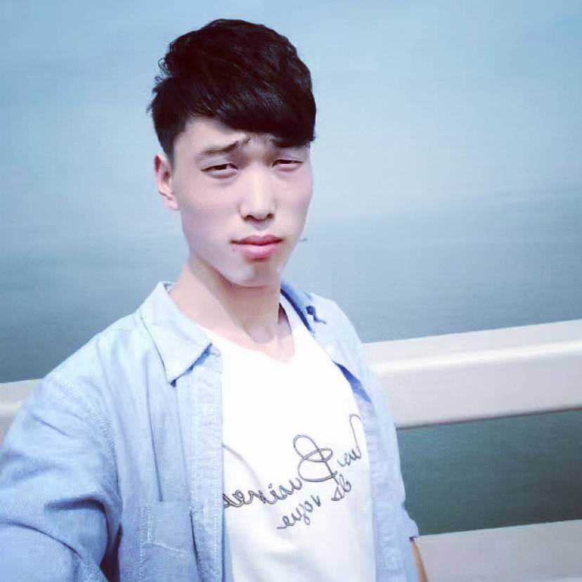 高大扯夕阳的照片