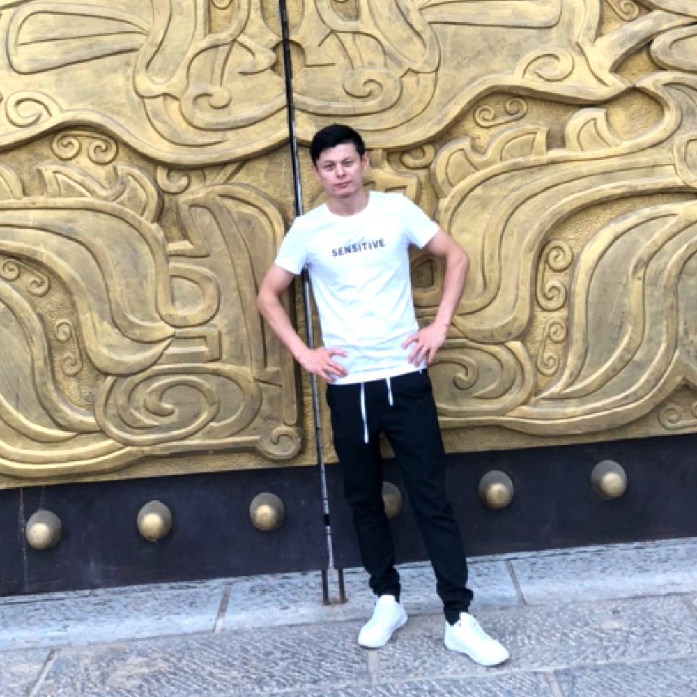 瘦瘦青衣男的照片