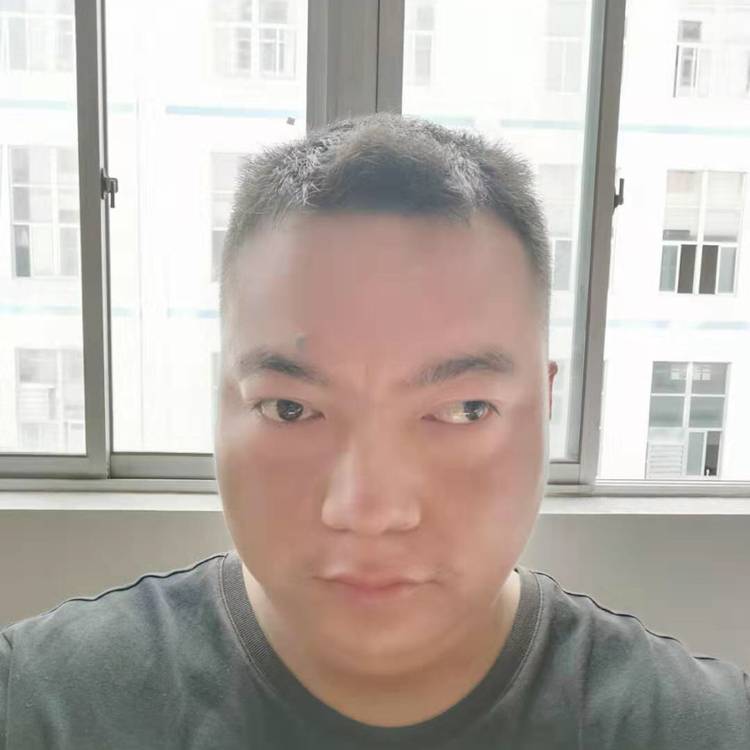 冷眸愿碧蓝的照片